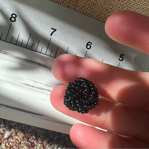 Black seed bead twisted Irish knot stud earrings medium simple post - Picture 4 of 5